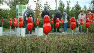 bezoekers in arnhem tuin op buga in gera duitsland.